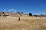 Em plena praça central de Monte Albán, cidade zapoteca de 1.500 anos atrás (ao lado de Oaxaca, no México)